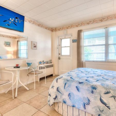 Tropic Terrace #16 - Beachfront Rental Apts St. Pete Beach Exterior photo
